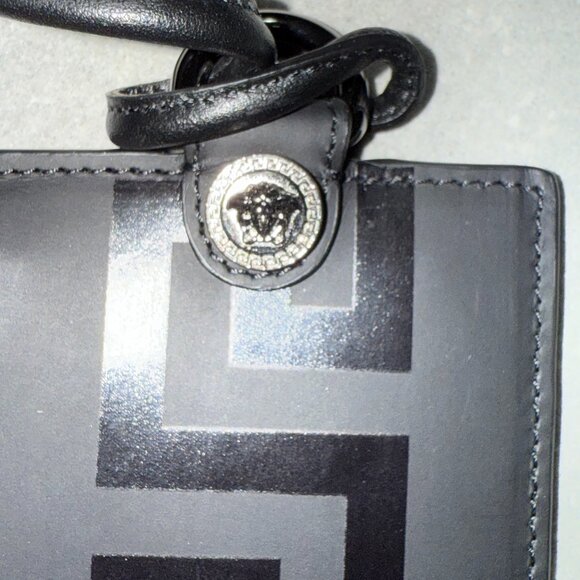 AUTHENTIC MENS WOMENS VERSACE LEATHER GREEK KEY NECK WALLET - Picture 5 of 10